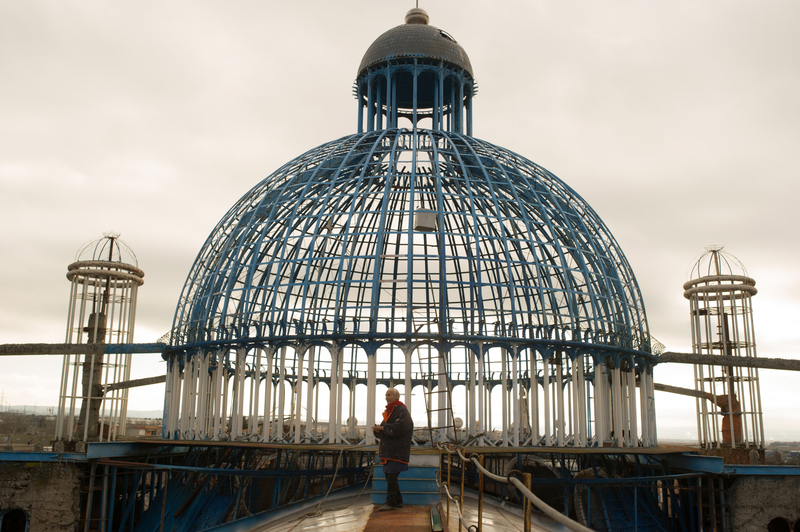 Illustration for article titled A Single Man Spent 53 Years Building This Massive Cathedral